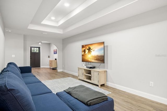 1803 E KNOLLWOOD STREET, Tampa, FL 33610