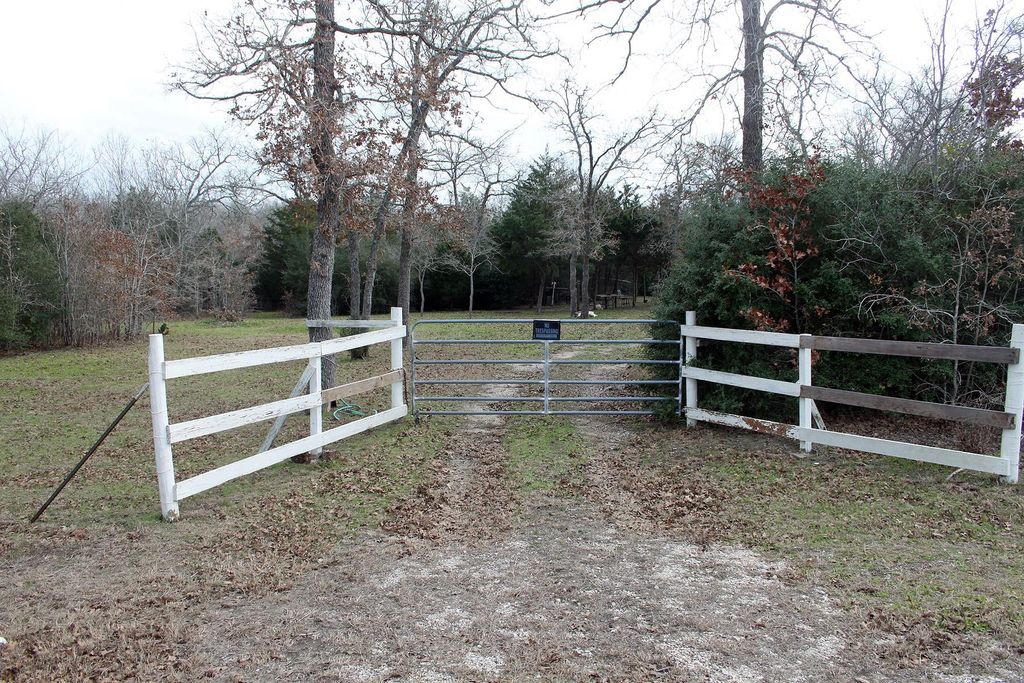 8729 E Fm 20 Highway, Dale, TX 78616