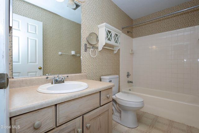 4706 Foxwood Drive S, Clifton Park, NY 12065