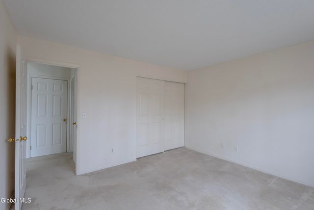 4706 Foxwood Drive S, Clifton Park, NY 12065