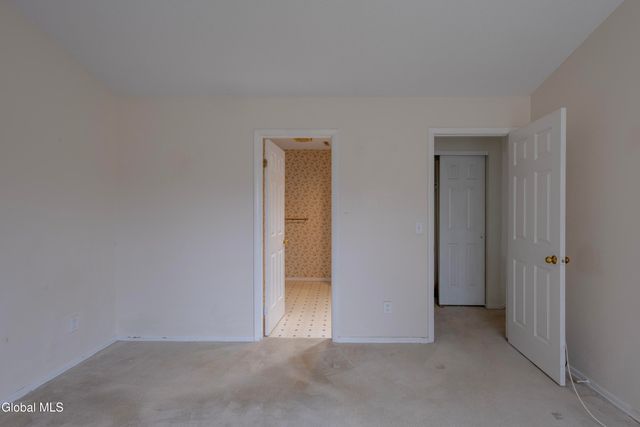 4706 Foxwood Drive S, Clifton Park, NY 12065