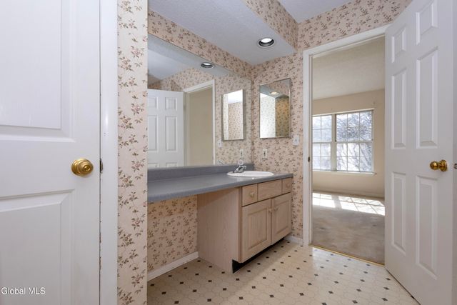 4706 Foxwood Drive S, Clifton Park, NY 12065