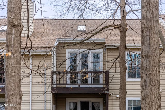 4706 Foxwood Drive S, Clifton Park, NY 12065