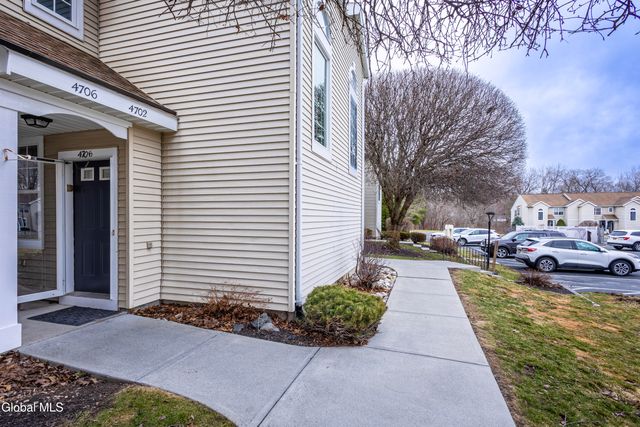 4706 Foxwood Drive S, Clifton Park, NY 12065