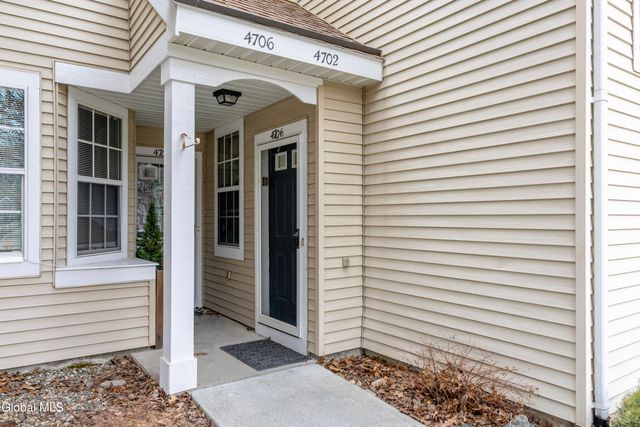4706 Foxwood Drive S, Clifton Park, NY 12065