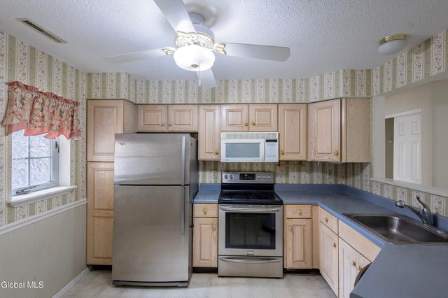 4706 Foxwood Drive S, Clifton Park, NY 12065