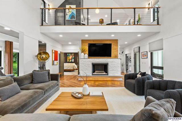 9354 Douglas Street, Omaha, NE 68114
