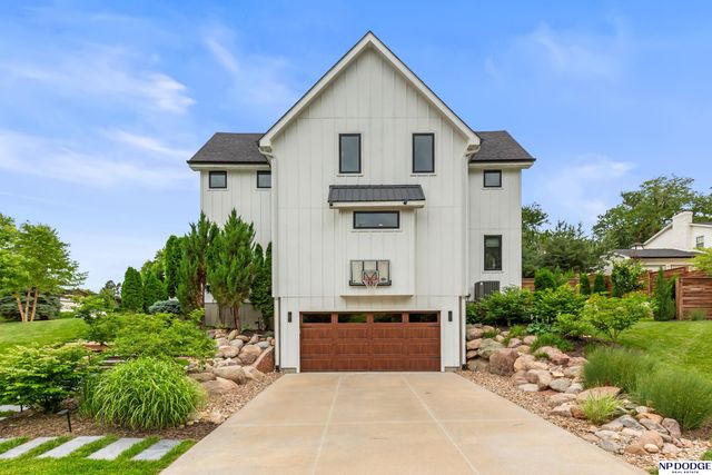 9354 Douglas Street, Omaha, NE 68114