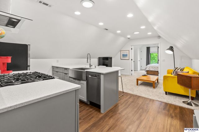 9354 Douglas Street, Omaha, NE 68114