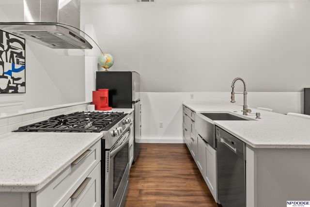 9354 Douglas Street, Omaha, NE 68114