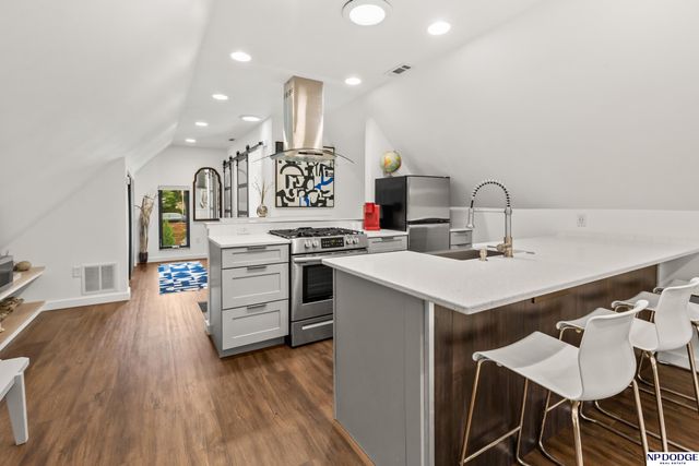 9354 Douglas Street, Omaha, NE 68114