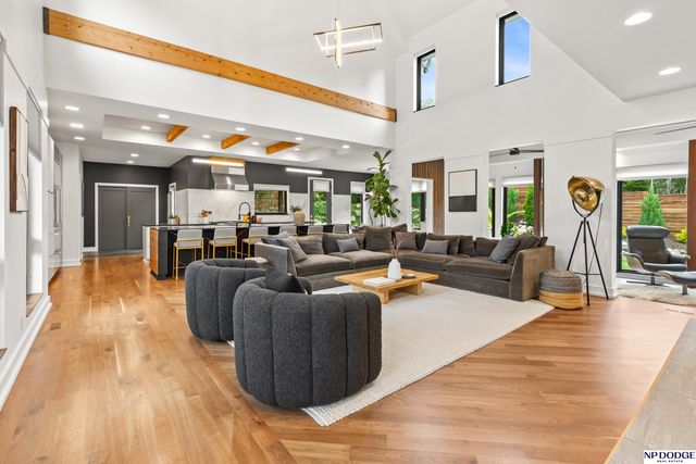 9354 Douglas Street, Omaha, NE 68114