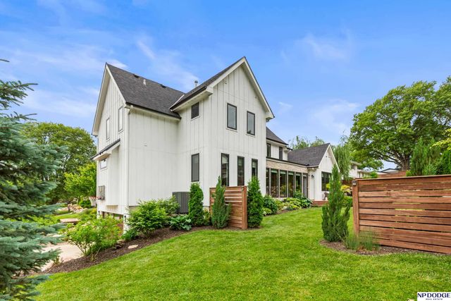9354 Douglas Street, Omaha, NE 68114