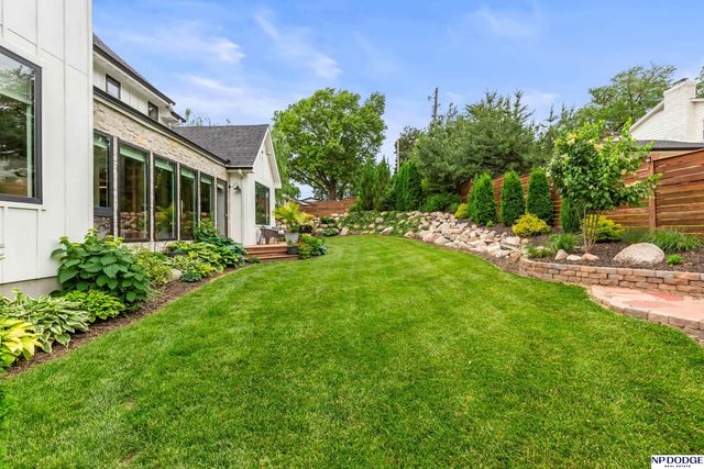 9354 Douglas Street, Omaha, NE 68114