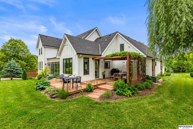 9354 Douglas Street, Omaha, NE 68114