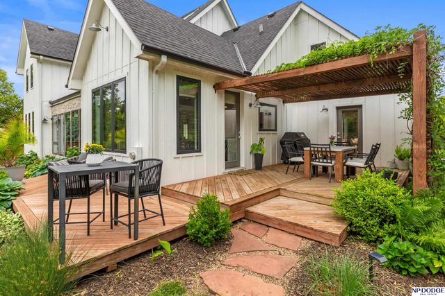 9354 Douglas Street, Omaha, NE 68114
