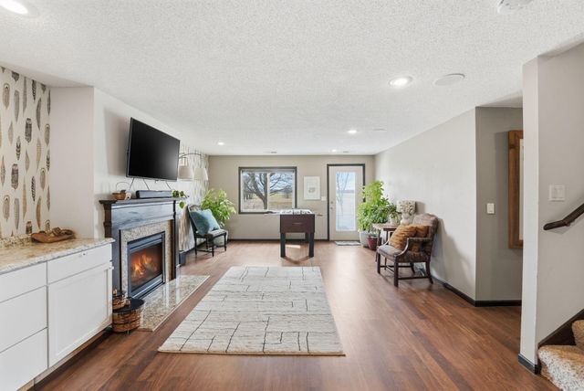 945 13th Avenue NE, Saint Joseph, MN 56374