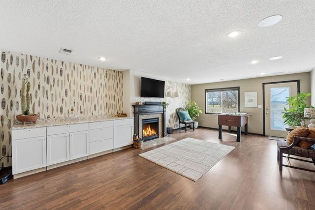 945 13th Avenue NE, Saint Joseph, MN 56374