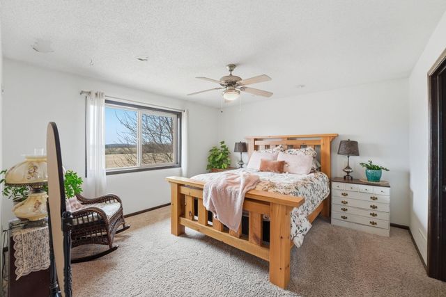 945 13th Avenue NE, Saint Joseph, MN 56374