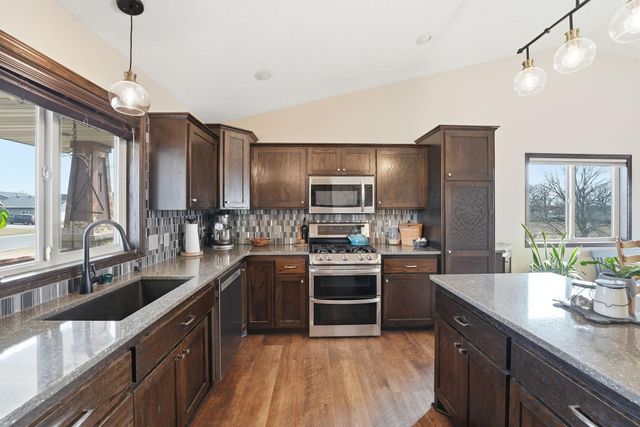 945 13th Avenue NE, Saint Joseph, MN 56374