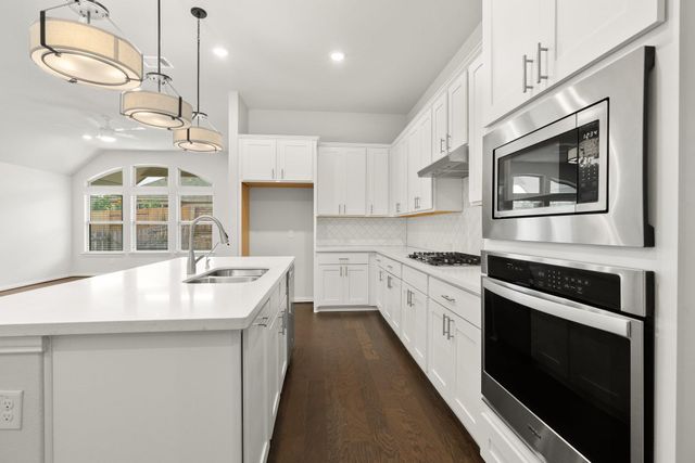 223 Oleander LOOP, Buda, TX 78610