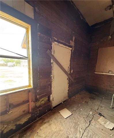 202 E Fordyce Ave, Kingsville, TX 78363