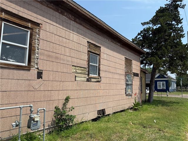 202 E Fordyce Ave, Kingsville, TX 78363