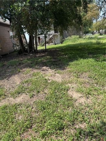 202 E Fordyce Ave, Kingsville, TX 78363