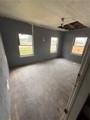 202 E Fordyce Ave, Kingsville, TX 78363