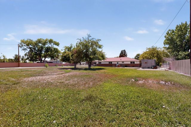1110 Ranchero Road, Bosque Farms, NM 87068