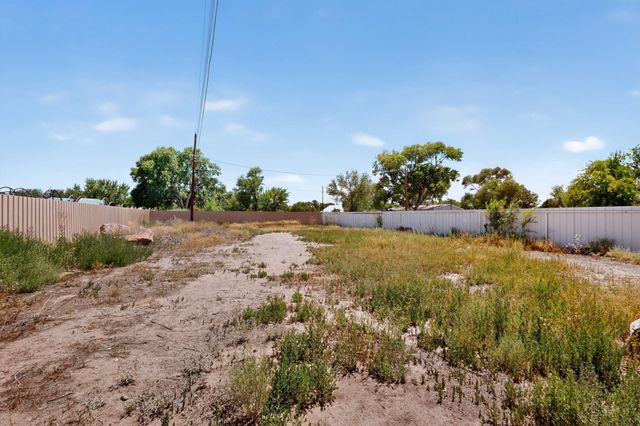 1110 Ranchero Road, Bosque Farms, NM 87068