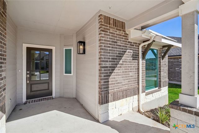 3721 Pin Oak Hills, Seguin, TX 78155