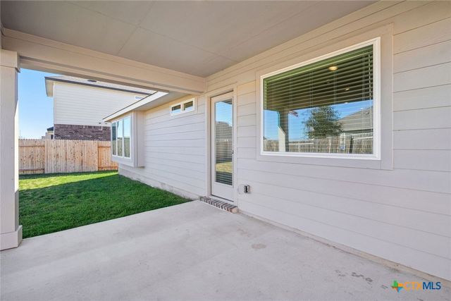 3721 Pin Oak Hills, Seguin, TX 78155