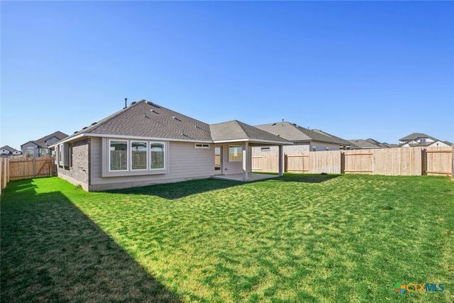 3721 Pin Oak Hills, Seguin, TX 78155