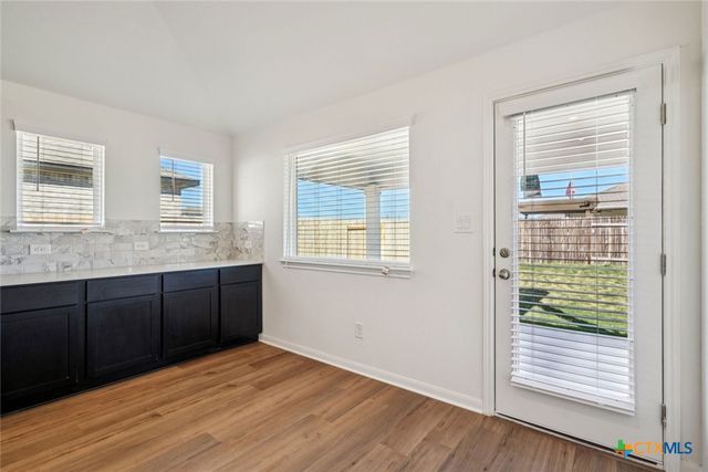 3721 Pin Oak Hills, Seguin, TX 78155