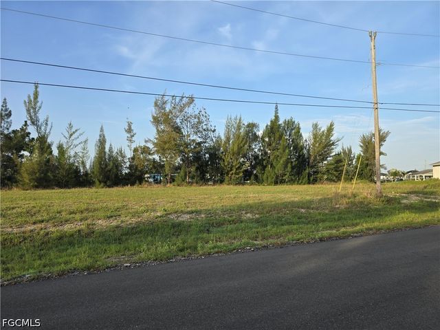 2124 NE 35th LN, Cape Coral, FL 33909