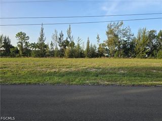 2124 NE 35th LN, Cape Coral, FL 33909