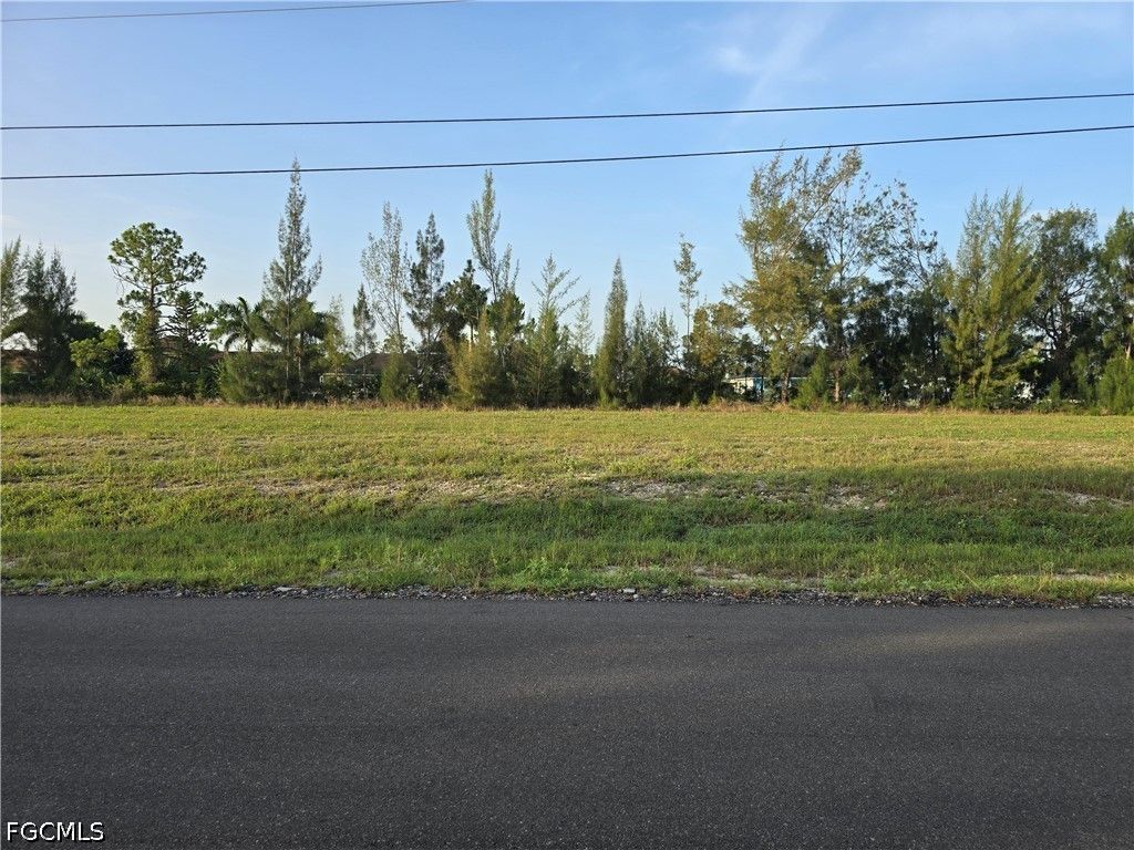 2124 NE 35th LN, Cape Coral, FL 33909