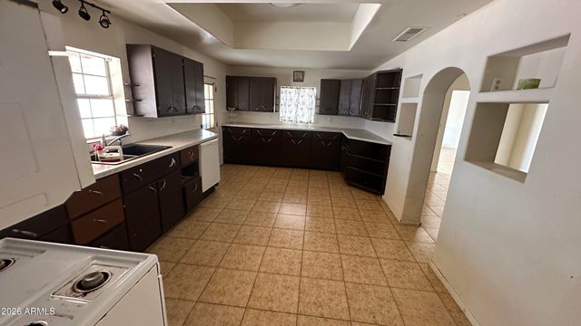 7230 N 37TH Avenue, Phoenix, AZ 85051