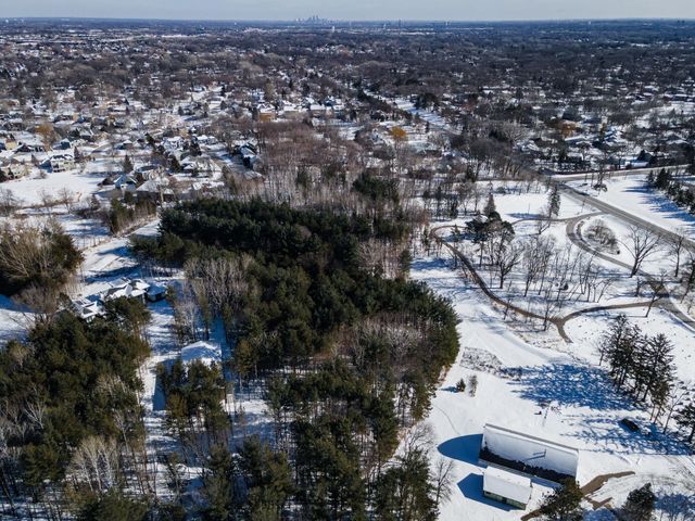 2022 Holy Name Drive, Wayzata, MN 55391