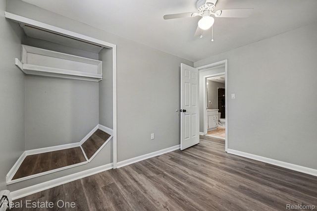 150 LADD Road, Walled Lake, MI 48390