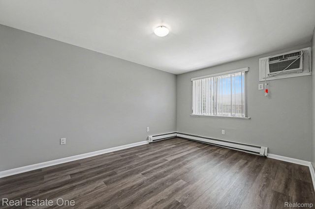 150 LADD Road, Walled Lake, MI 48390