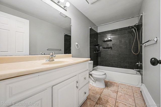 150 LADD Road, Walled Lake, MI 48390