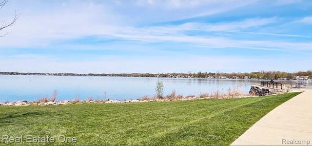 150 LADD Road, Walled Lake, MI 48390