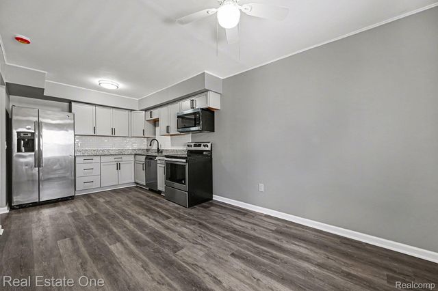 150 LADD Road, Walled Lake, MI 48390