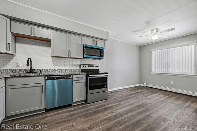 150 LADD Road, Walled Lake, MI 48390