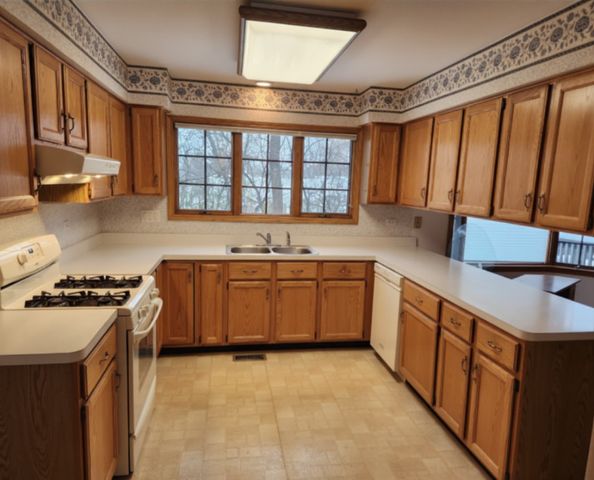 6808 Scotch Pine Trail, Darien, IL 60561