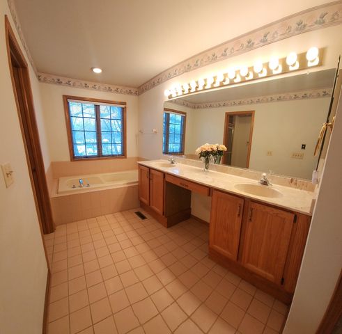 6808 Scotch Pine Trail, Darien, IL 60561