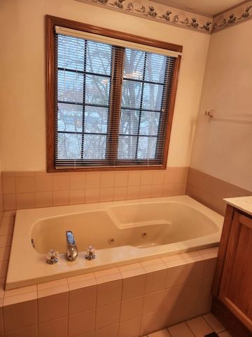 6808 Scotch Pine Trail, Darien, IL 60561