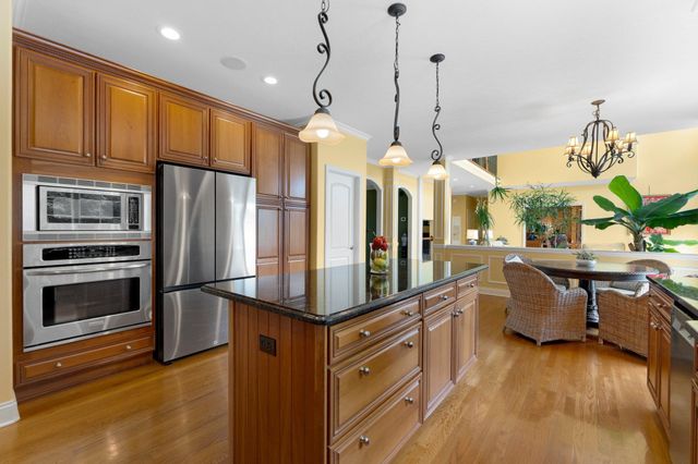 10080 Pemburry Drive, Granger, IN 46530